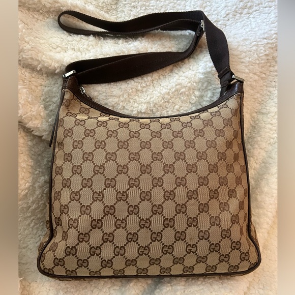 Gucci GG Canvas Crossbody/Shoulder Bag - Picture 4 of 16